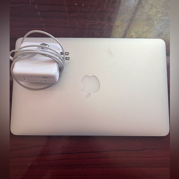 Apple Other - (EARLY 2015) MacBook Air 11.6 in
